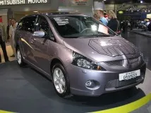 Огляд Mitsubishi Grandis mitsubishi