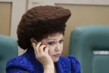 Пташине гніздо на голові інтернет-юзери тролять зачіску українського сенатора Петренка - Дозвілля - гніздо