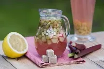 Ревень користь і шкода, як його правильно вживати, чим корисний кисіль з цієї рослини користь