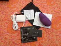 Шовковистий кліторальний стимулятор Lily (LELO), Тестдрайв продукції - секс шоп шовковистий