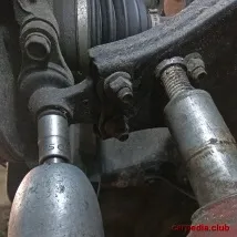 Зняття та заміна кульової опори Hyundai Tucson I 2004 заміна