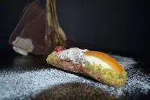 Знамените італійське тістечко Cannolo Siciliano cannolo