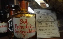 Аптека Пеля та башта грифонів на Василівському у Санкт-Петербурзі аптека
