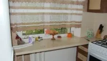 Дизайн підвіконня на кухні – обідній стіл, робоча зона, лава робоча