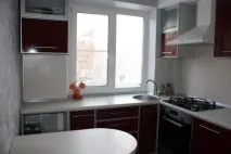 Дизайн підвіконня на кухні – обідній стіл, робоча зона, лава кухні