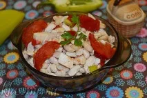 Квасоля в духовці запечена з овочами та сиром. запечена