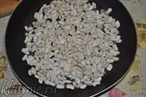 Квасоля в духовці запечена з овочами та сиром. квасоля