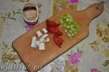 Квасоля в духовці запечена з овочами та сиром. квасоля