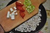 Квасоля в духовці запечена з овочами та сиром. духовці