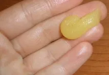 нігтями