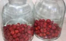Полуничний консервований компот - покроковий рецепт з фото рецепт