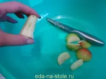 Компот з груш та яблук на зиму, їжа на столі груш