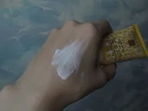 Крем для обличчя з фактором SPF 50, що захищає шкіру протягом восьми годин від Елізабет Арден. крем
