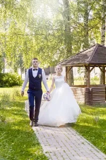 Красиві весілля у заміському парк-готелі красиві