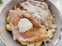 Куряче філе, запечене з картоплею та кабачком кабачком