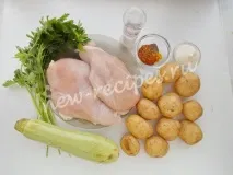 Куряче філе, запечене з картоплею та кабачком запечене