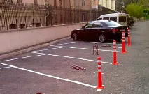 Паркувальні бар’єри, стовпчики та інші обмежувачі та огорожі паркування паркувальні