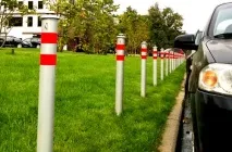 Паркувальні бар’єри, стовпчики та інші обмежувачі та огорожі паркування інші