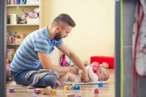 Тато у декреті» щопотрібно знати про законодавство в Молдові, документи та психологічний аспект тато
