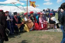 Відгук та фотографії про фестиваль тюльпанів у Калмикії.«Мендуть» фестиваль