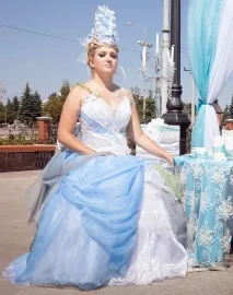 Парад наречених у Тулі русалки, метелики та казкові німфи парад