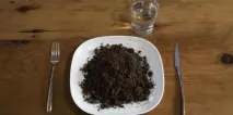 Чому деякі люди їдять землю деякі