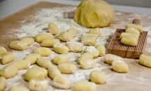 Ручні прилади або пристрої для приготування пасти (макарон) прилади