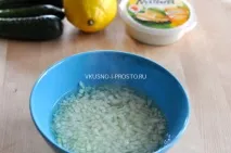 Салат з консервованою горбушею та рисом - Смачно та просто рисом