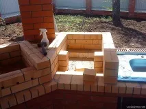 біля
