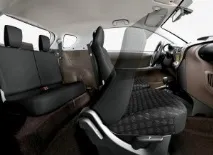 Toyota iQ - найменший 4-х місний автомобіль. toyota
