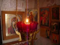 Церковне начиння для похорону свічки для упокою, лампади, дозвільна молитва в руку покійного начиння