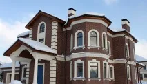 Що краще застосовувати для оздоблення фасаду будівлі фасадний декор з каменю чи пінопласту застосовувати