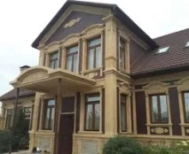 Що краще застосовувати для оздоблення фасаду будівлі фасадний декор з каменю чи пінопласту застосовувати