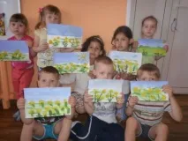 Діти малюють літо! » Фотозвіт малюють