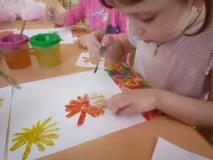 Діти малюють літо! » Фотозвіт малюють