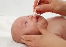 почистите носа носа новородено