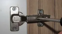 Як правильно регулювати меблеві завіси у всіх напрямках напрямках