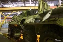 Як збирають БТР - НОВИНИ У ФОТОГРАФІЯХ збирають
