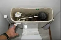 височината дренажния казанче