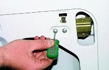 Як зняти двері та замки задніх дверей фургона автомобіля Газель замки