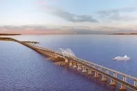 Cum sunt împinse grămezii viitorului pod peste strâmtoarea Kerci