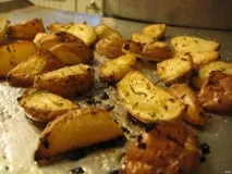 Картопля з часником в духовці. часником