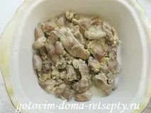 Курячі потрухи - серця, шлунки та печінка в горщиках - з фото шлунки