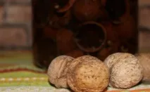 орехова тинктура