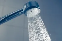 Чи можна купатися при вітрянці дорослій людині людині