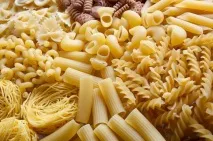 Не викидайте гроші на сміття 10 продуктів, які ви напевно зберігаєте неправильно сміття