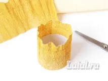 Подарунок до Великодня нарциса