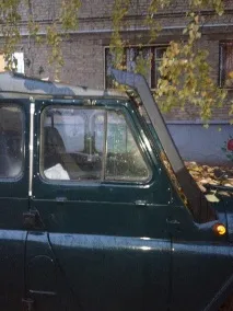 УАЗ текти дверей дверима