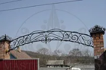 Опори для рослин - арки, перголи та трельяжі опори