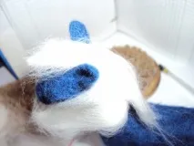синій